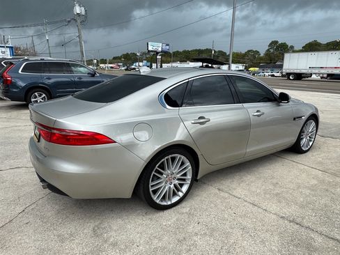Used 2017 Jaguar XF Prestige image 5