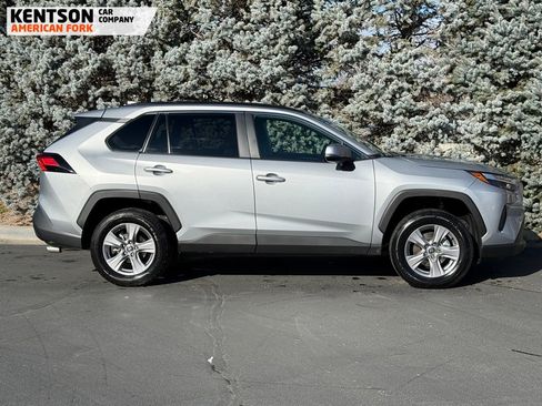 Used 2025 Toyota RAV4 XLE image 9