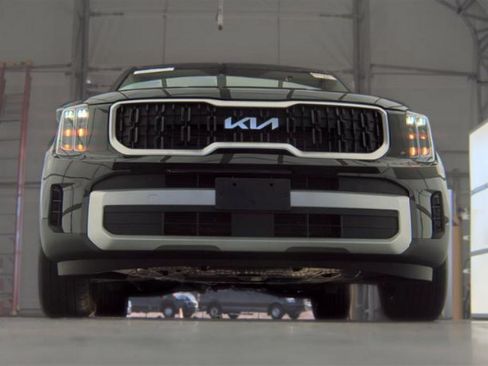 Used 2024 Kia Telluride LX AWD/4WD image 4