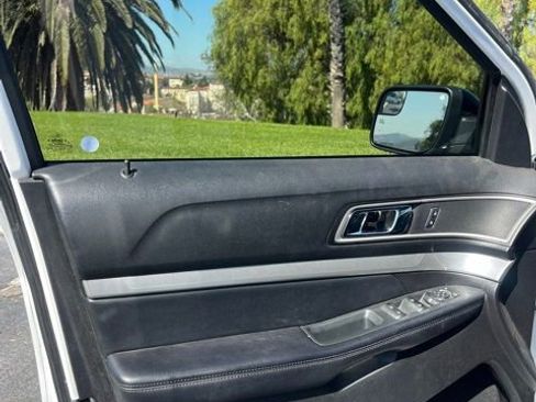 Used 2017 Ford Explorer XLT FWD image 8