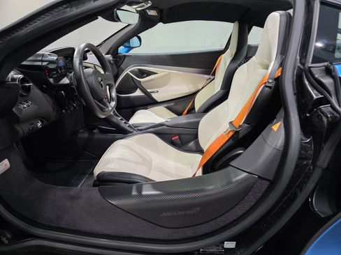 Used 2025 McLaren 750S image 6