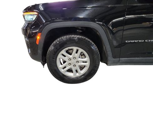 Used 2024 Jeep Grand Cherokee Laredo AWD/4WD image 25