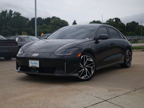 Used 2023 Hyundai Ioniq 6 SEL AWD/4WD image 2