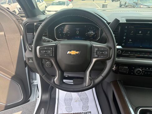 Used 2026 Chevrolet Silverado 2500 High Country w/ High Country Premium Package AWD/4WD image 16