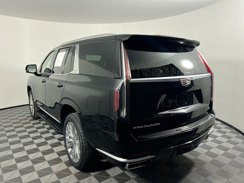 Used 2024 Cadillac Escalade Premium Luxury RWD image 5