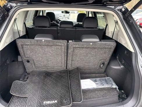 Used 2022 Volkswagen Tiguan SE image 23