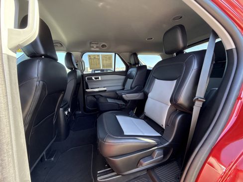 Used 2024 Ford Explorer XLT w/ Equipment Group 202A image 21