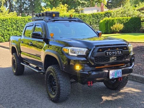 Used 2019 Toyota Tacoma TRD Off-Road w/ Technology Package AWD/4WD image 8