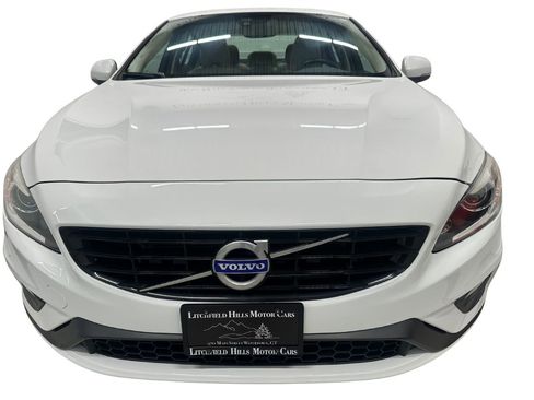 Used 2017 Volvo S60 T5 Dynamic image 8