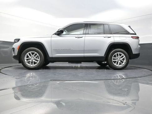 New 2025 Jeep Grand Cherokee Laredo X w/ Luxury Tech Group I image 23