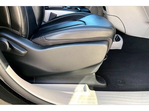 Used 2024 Chrysler Pacifica Touring-L FWD image 51