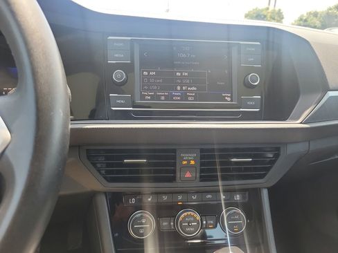 Used 2024 Volkswagen Jetta SE FWD image 25