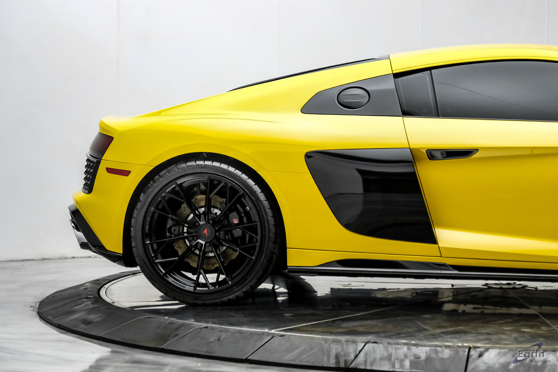 Used 2021 Audi R8 V10 w/ Premium Package RWD image 25