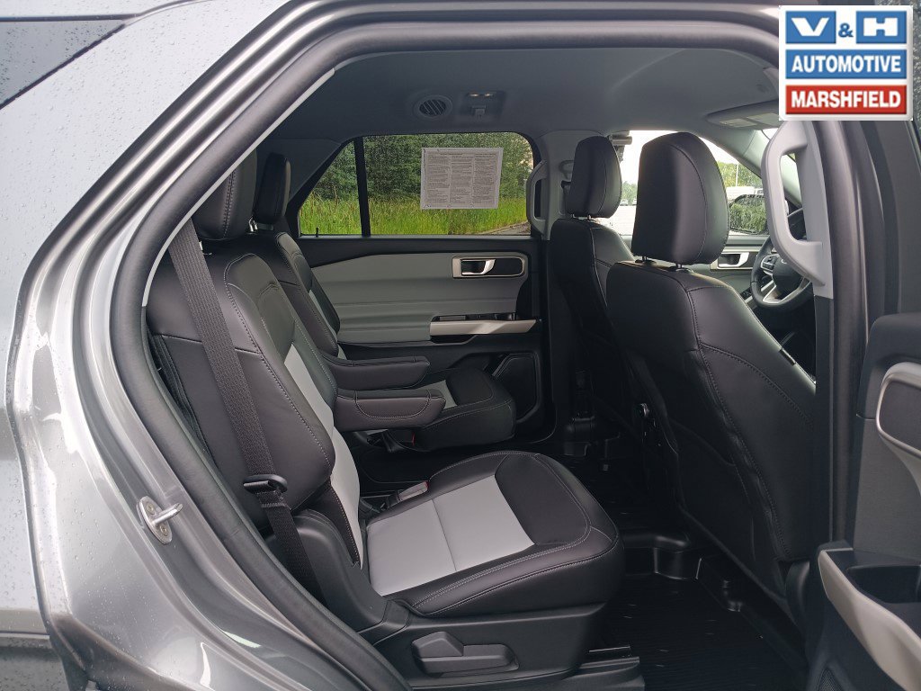 Used 2024 Ford Explorer XLT w/ Equipment Group 202A AWD/4WD image 18