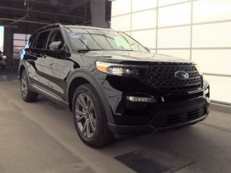 Used 2024 Ford Explorer XLT w/ Equipment Group 202A AWD/4WD image 4
