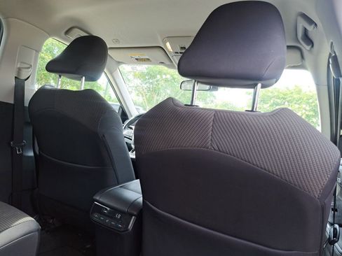 Used 2024 Toyota Highlander LE FWD image 23
