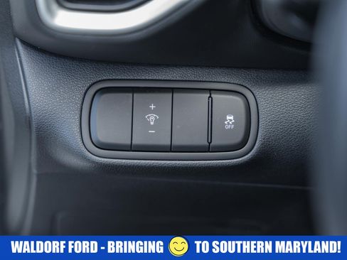 Used 2024 Hyundai Venue SEL image 37