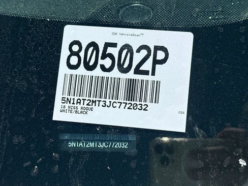Used 2018 Nissan Rogue SV FWD image 3
