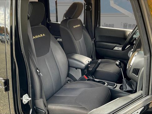 Used 2015 Jeep Wrangler Unlimited Sahara image 7