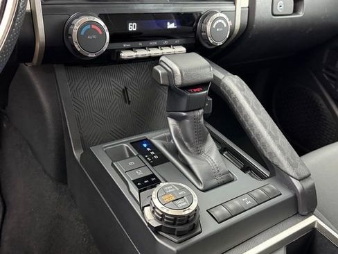 Used 2024 Toyota Tacoma TRD Off-Road image 22