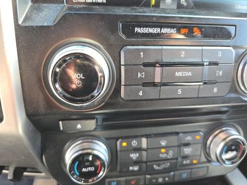 Used 2015 Ford F150 Platinum w/ Equipment Group 701A Luxury image 11