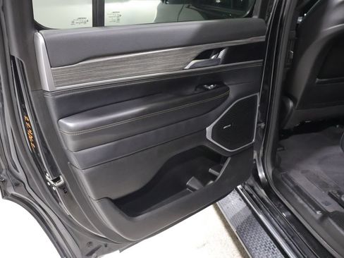 Used 2024 Jeep Wagoneer Series II AWD/4WD image 18