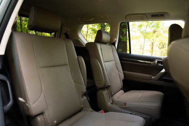Used 2020 Lexus GX 460 Luxury w/ Luxury Sport Package AWD/4WD image 20