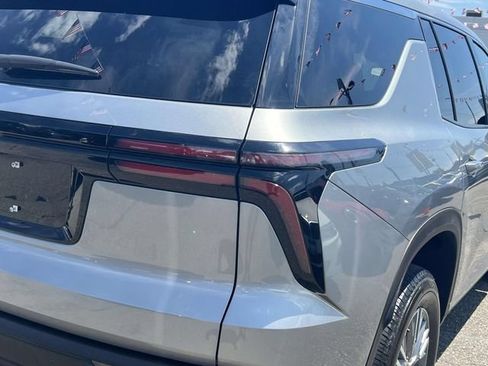 Used 2024 Chevrolet Traverse LS FWD image 11