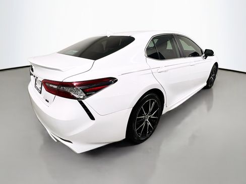 Used 2022 Toyota Camry SE image 4