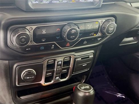 Used 2022 Jeep Wrangler Unlimited Sahara image 15