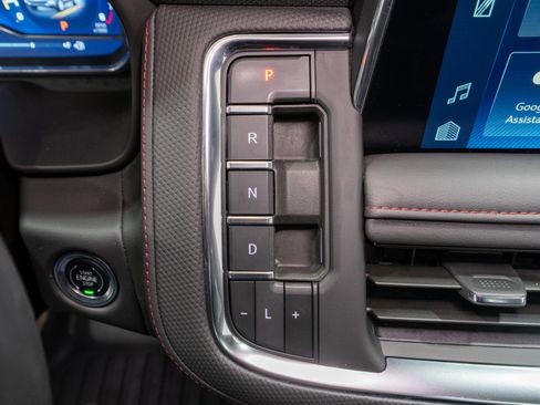 Used 2024 Chevrolet Suburban RST w/ Luxury Package image 24