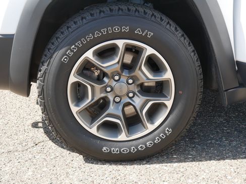 Used 2020 Jeep Cherokee Trailhawk w/ Cold Weather Group AWD/4WD image 15