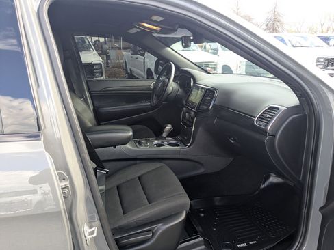 Used 2020 Jeep Grand Cherokee Laredo image 29