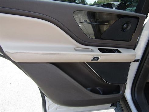 Used 2020 Lincoln Aviator Reserve image 28