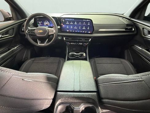 Certified 2025 Chevrolet Traverse LT w/ Driver Confidence Package FWD image 36