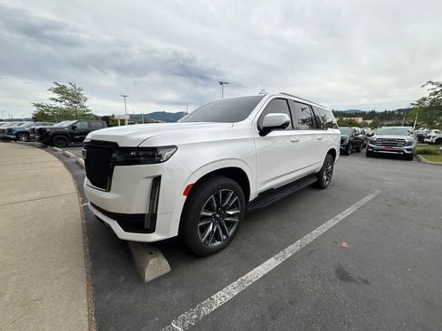 Used 2021 Cadillac Escalade ESV Sport AWD/4WD image 2