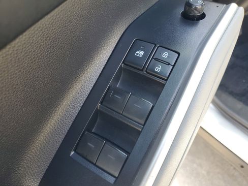 Used 2021 Toyota Highlander XLE image 22