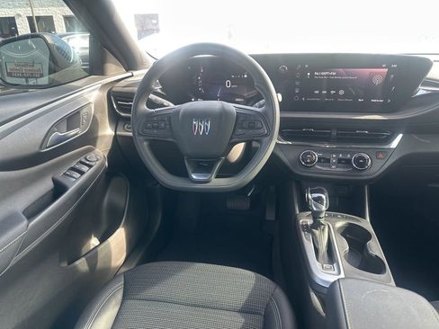 Used 2025 Buick Envista Preferred image 17