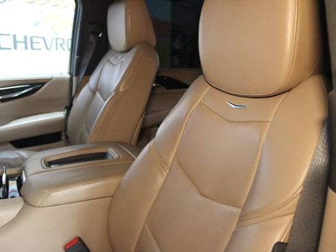 Used 2018 Cadillac Escalade Platinum AWD/4WD image 22