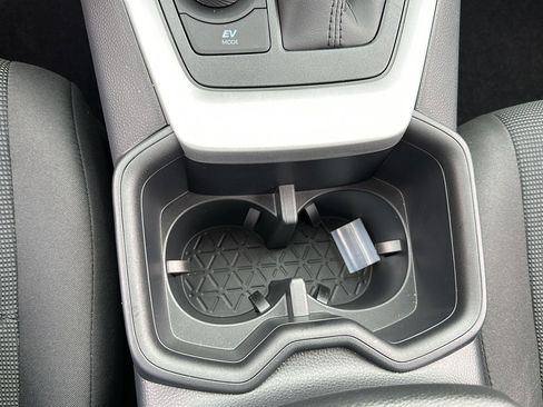 Certified 2025 Toyota RAV4 LE image 26