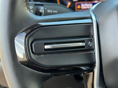 Used 2024 Chevrolet Colorado LT image 24