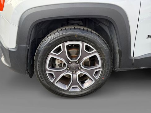 Used 2016 Jeep Renegade Limited image 9