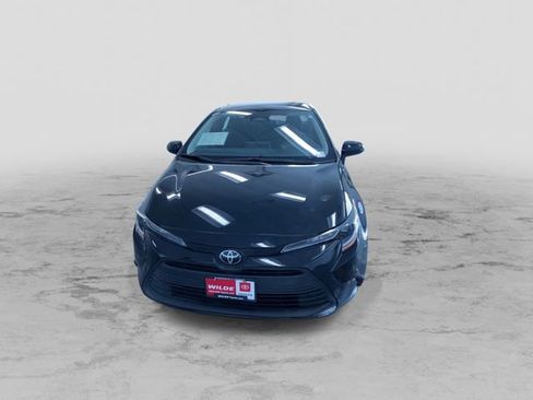 Used 2025 Toyota Corolla LE image 4