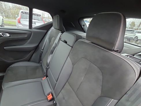 Certified 2023 Volvo XC40 Recharge Ultimate image 6