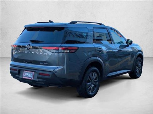 Used 2024 Nissan Pathfinder SV image 5