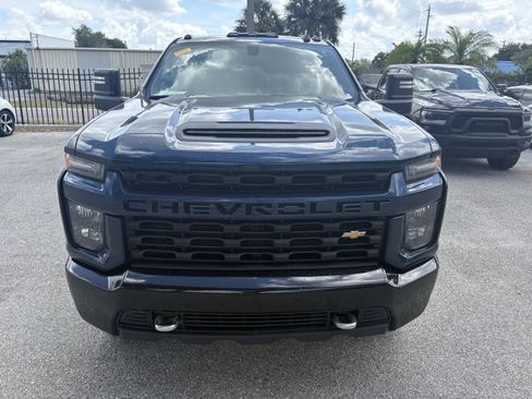 Used 2021 Chevrolet Silverado 2500 Custom w/ Custom Value Package AWD/4WD image 2