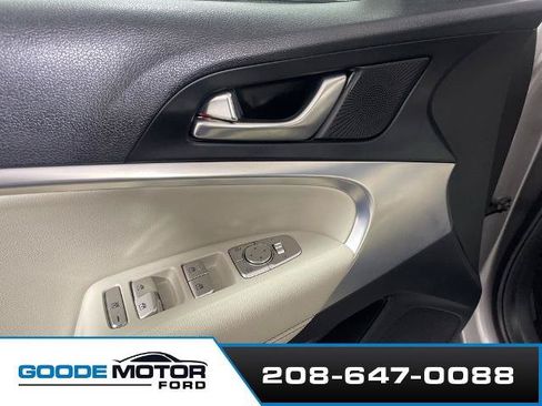 Used 2024 Genesis G70 2.5T AWD/4WD image 9