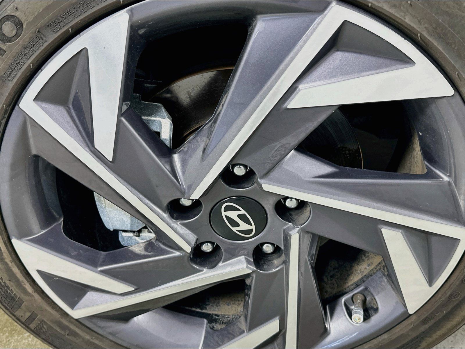 Used 2025 Hyundai Elantra Sport FWD image 28