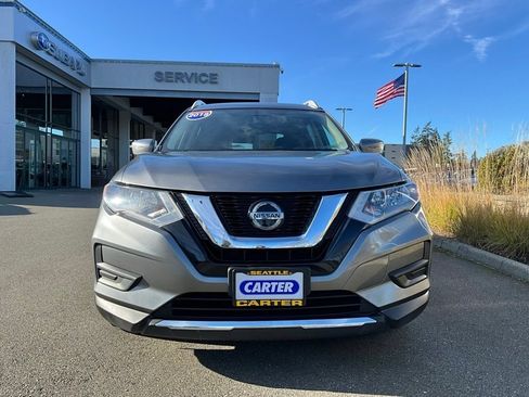 Used 2018 Nissan Rogue SV image 3