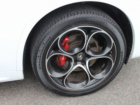 Used 2023 Alfa Romeo Stelvio Veloce AWD/4WD image 37